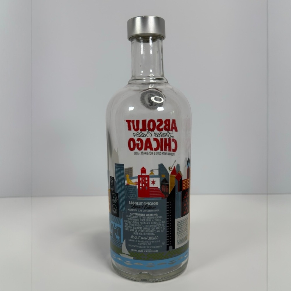 Absolut Chicago Limited Edition Bottle 750ml Clear Empty Bottle Art Man Cave - Picture 3 of 7